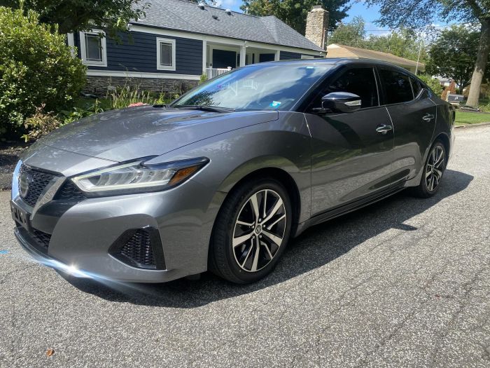 2020 Nissan  Maxima sv  with 19k Miles like new.