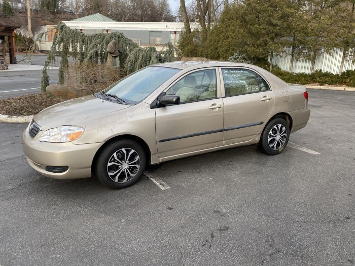 2006 Toyota  Corolla  4 cylinder gas saver, low mileage.