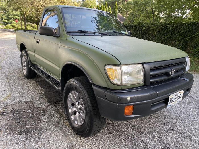 1999 Toyota  Tacoma  4 cylinder low mileage 4x4 no accidents