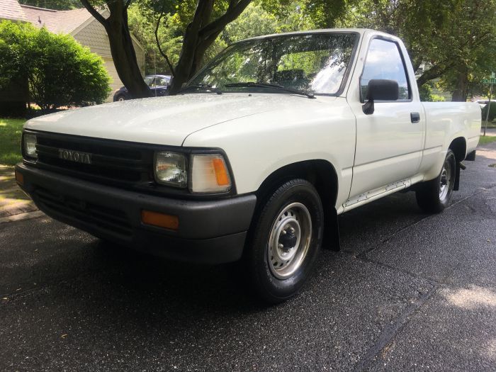 1991 Toyota  Pick-up 22r-e  102 k Miles One owner. No accidents